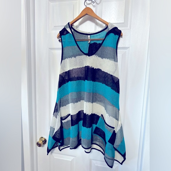 Beach  throw over your swimwear. - Picture 1 of 3